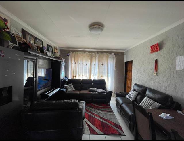2 BEDROOM APARTMENT FOR SALE IN MEREDALE